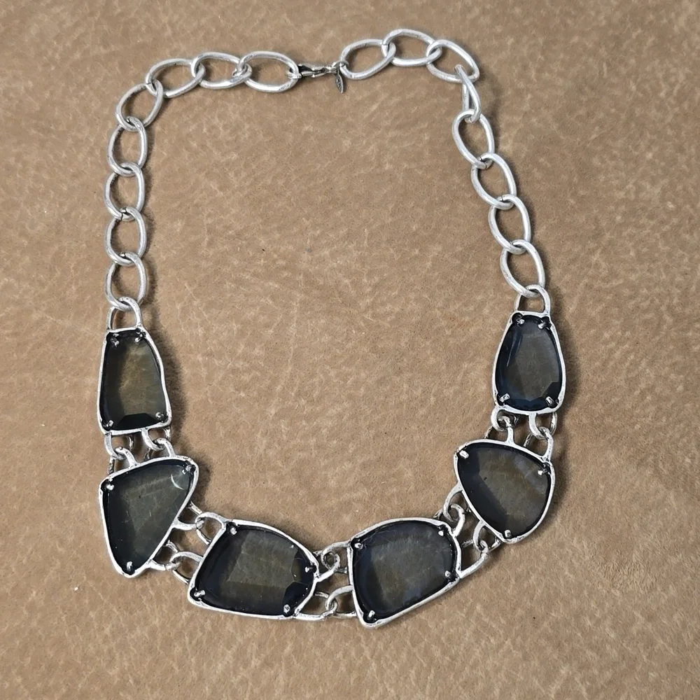 Vintage Avon Silver Tone Green Blue Green Necklace - Picture 4 of 8